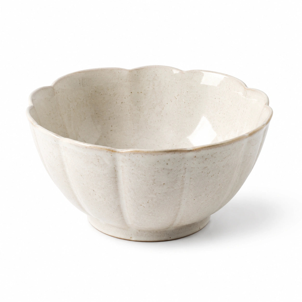 Bol 16 cm en céramique crème émaillée à bord ondulé