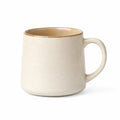 Mug 350 ml en céramique beige moucheté avec anse style rustique